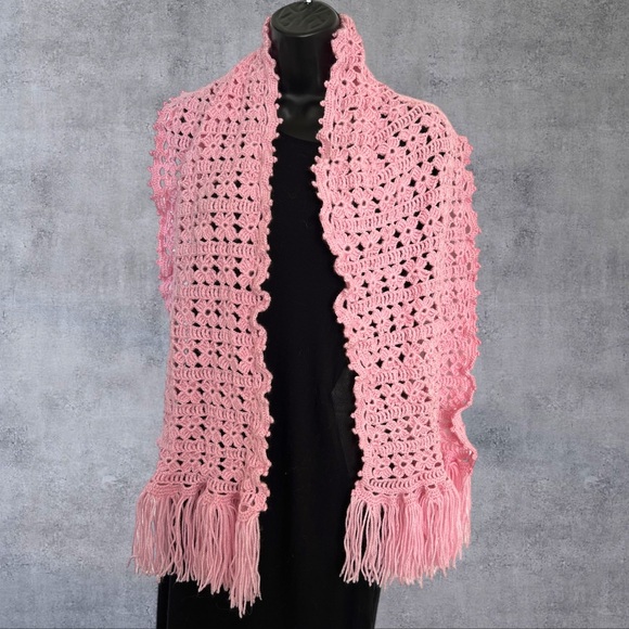 Pink crochet scarf floral design with tassels - Picture 2 of 6